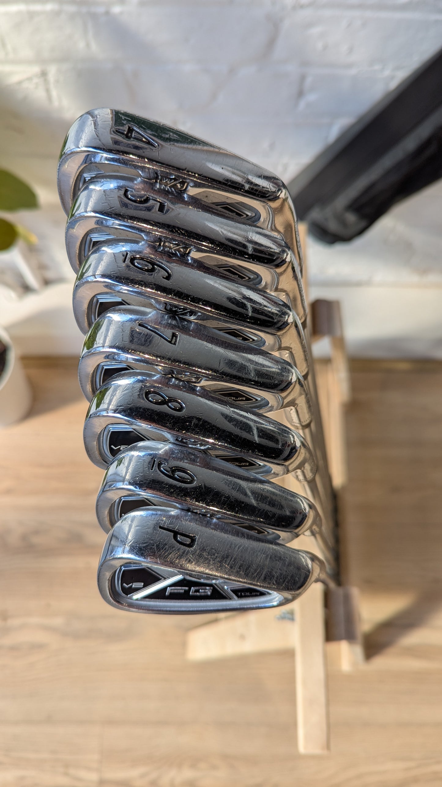 Wilson Staff FG Tour V2 4-PW Iron Set