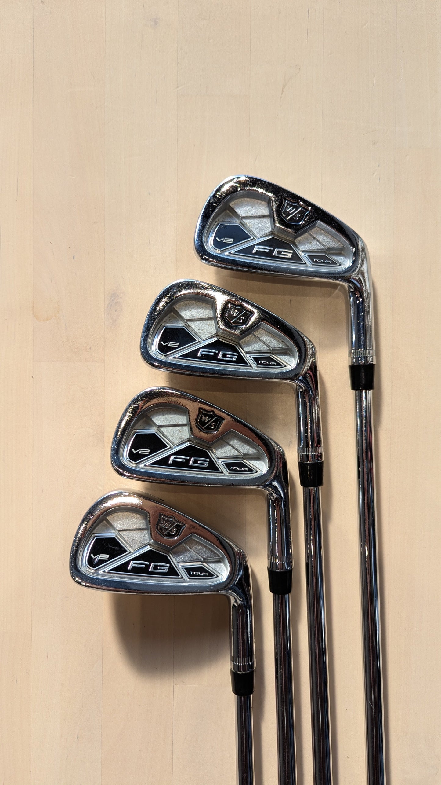 Wilson Staff FG Tour V2 4-PW Iron Set