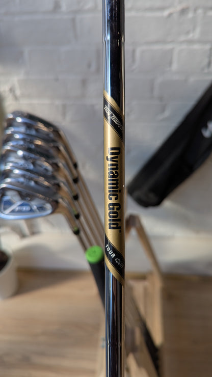 Wilson Staff FG Tour V2 4-PW Iron Set